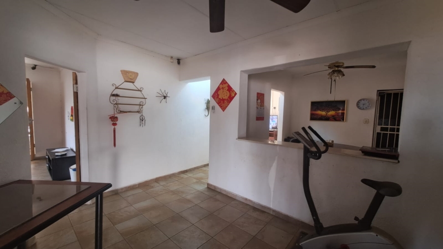 5 Bedroom Property for Sale in Falcon Ridge Gauteng