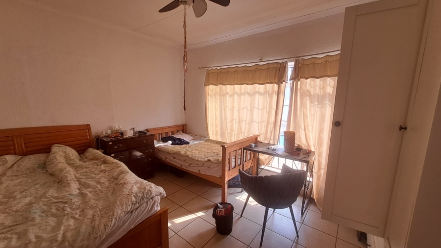 5 Bedroom Property for Sale in Falcon Ridge Gauteng