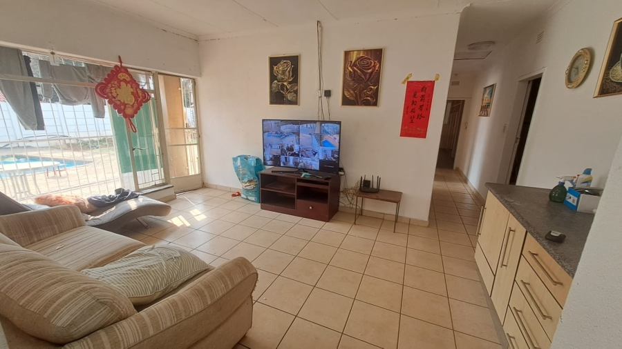 5 Bedroom Property for Sale in Falcon Ridge Gauteng