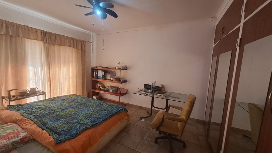 5 Bedroom Property for Sale in Falcon Ridge Gauteng