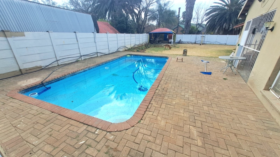 5 Bedroom Property for Sale in Falcon Ridge Gauteng