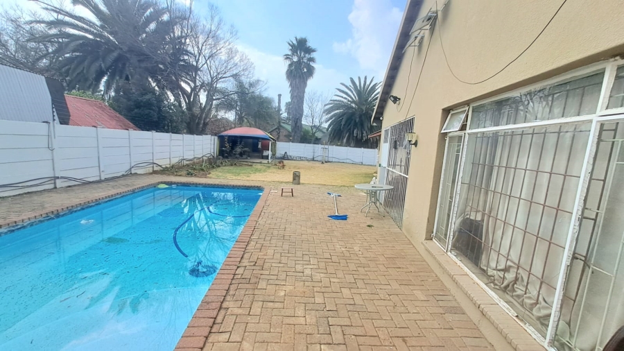 5 Bedroom Property for Sale in Falcon Ridge Gauteng