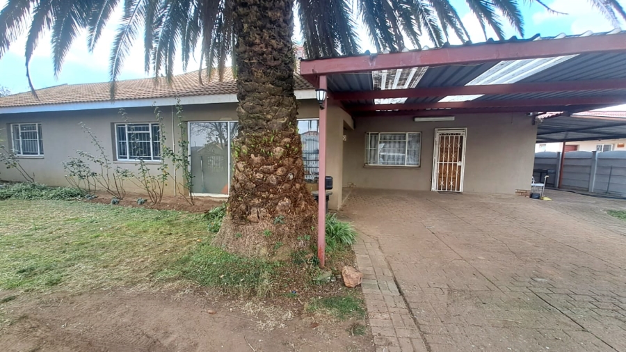5 Bedroom Property for Sale in Falcon Ridge Gauteng