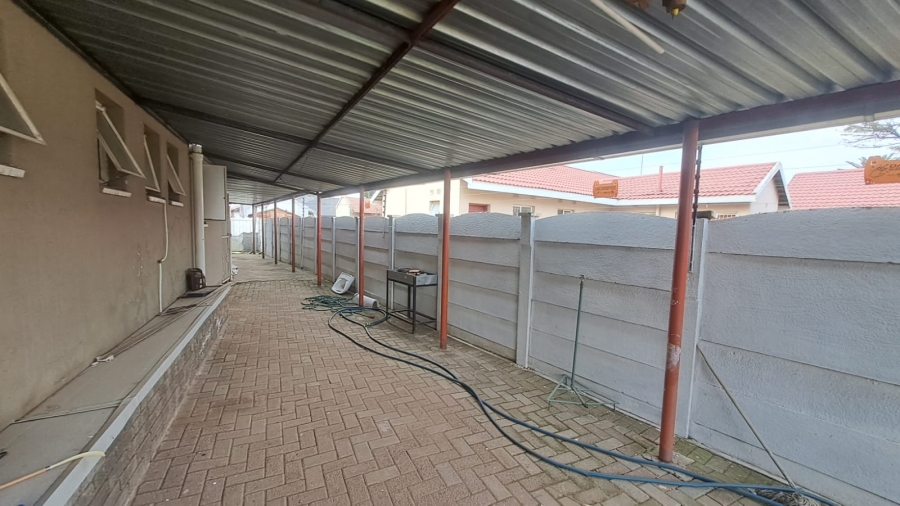 5 Bedroom Property for Sale in Falcon Ridge Gauteng