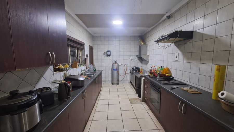 5 Bedroom Property for Sale in Falcon Ridge Gauteng