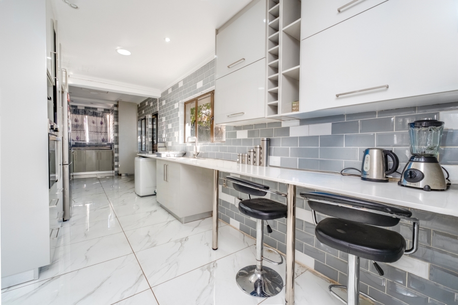 3 Bedroom Property for Sale in Lonehill Gauteng