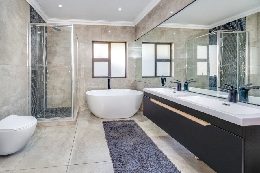 3 Bedroom Property for Sale in Lonehill Gauteng