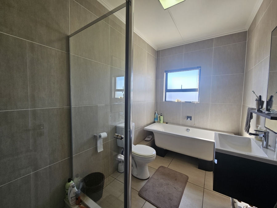 2 Bedroom Property for Sale in Greenstone Hill Gauteng