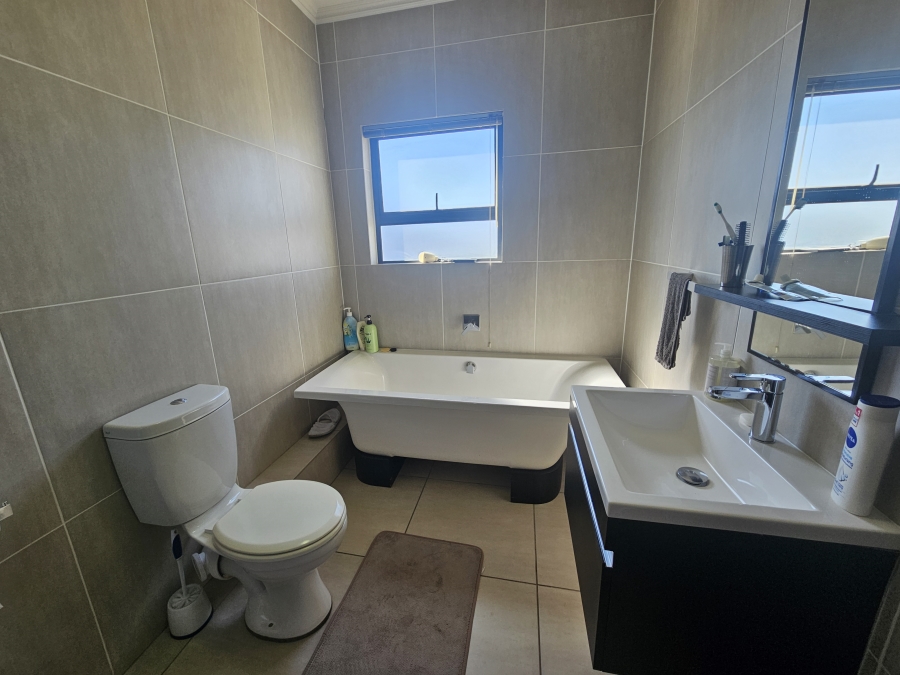 2 Bedroom Property for Sale in Greenstone Hill Gauteng