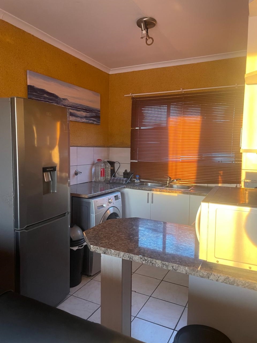 To Let 2 Bedroom Property for Rent in Greenhills Gauteng