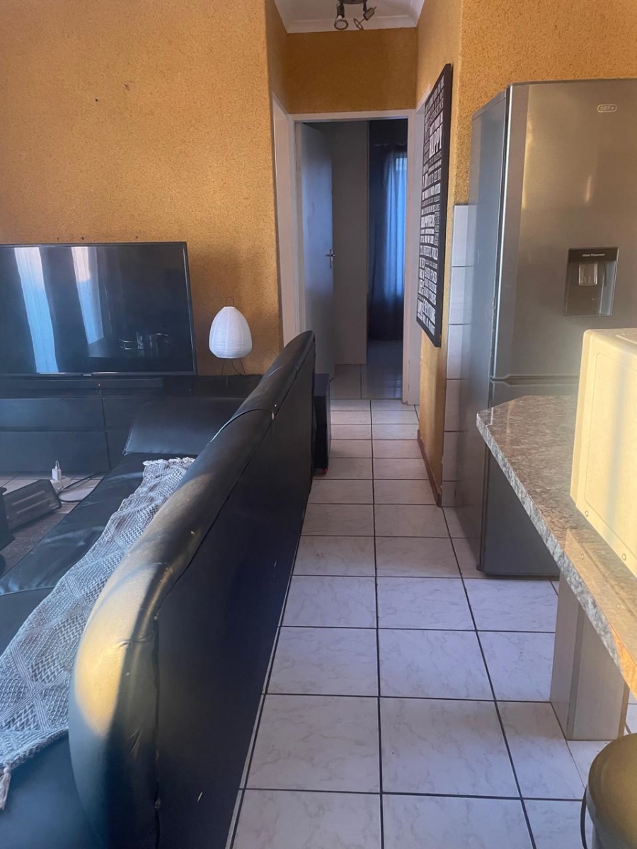 To Let 2 Bedroom Property for Rent in Greenhills Gauteng