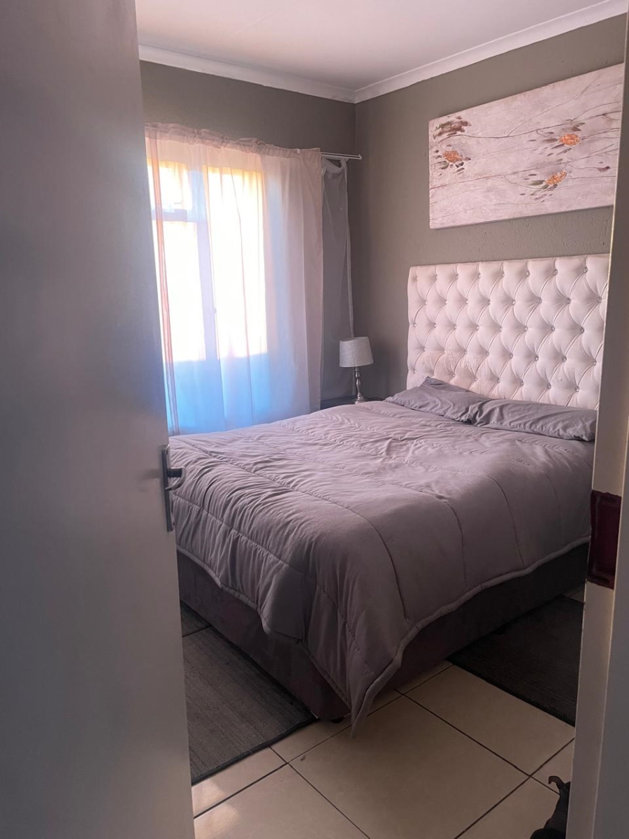 To Let 2 Bedroom Property for Rent in Greenhills Gauteng