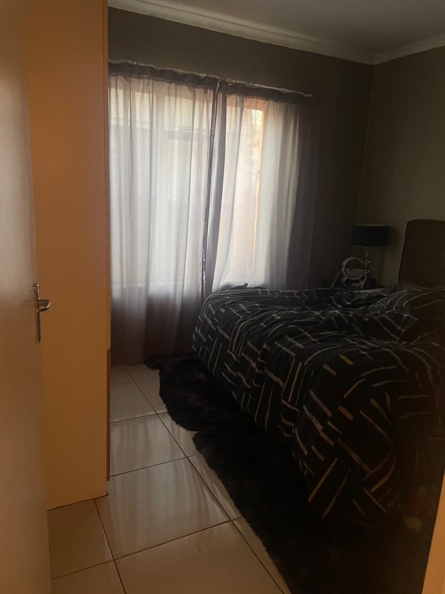 To Let 2 Bedroom Property for Rent in Greenhills Gauteng