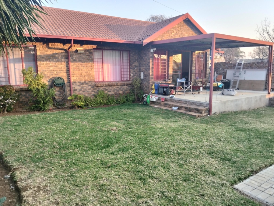 3 Bedroom Property for Sale in Garsfontein Gauteng