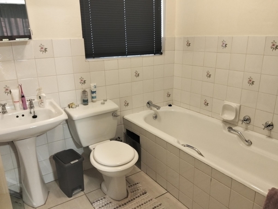 3 Bedroom Property for Sale in Garsfontein Gauteng