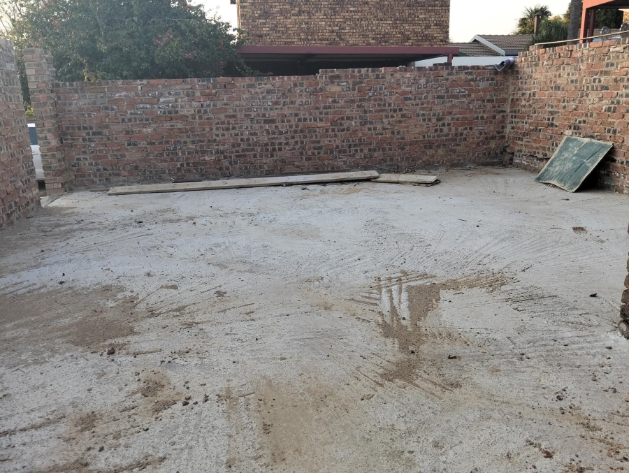 3 Bedroom Property for Sale in Garsfontein Gauteng