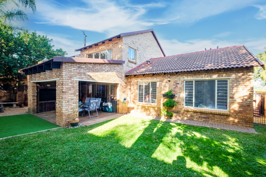 To Let 4 Bedroom Property for Rent in Sundowner Gauteng