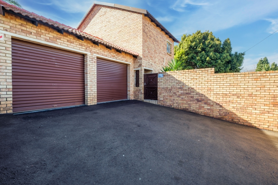 To Let 4 Bedroom Property for Rent in Sundowner Gauteng