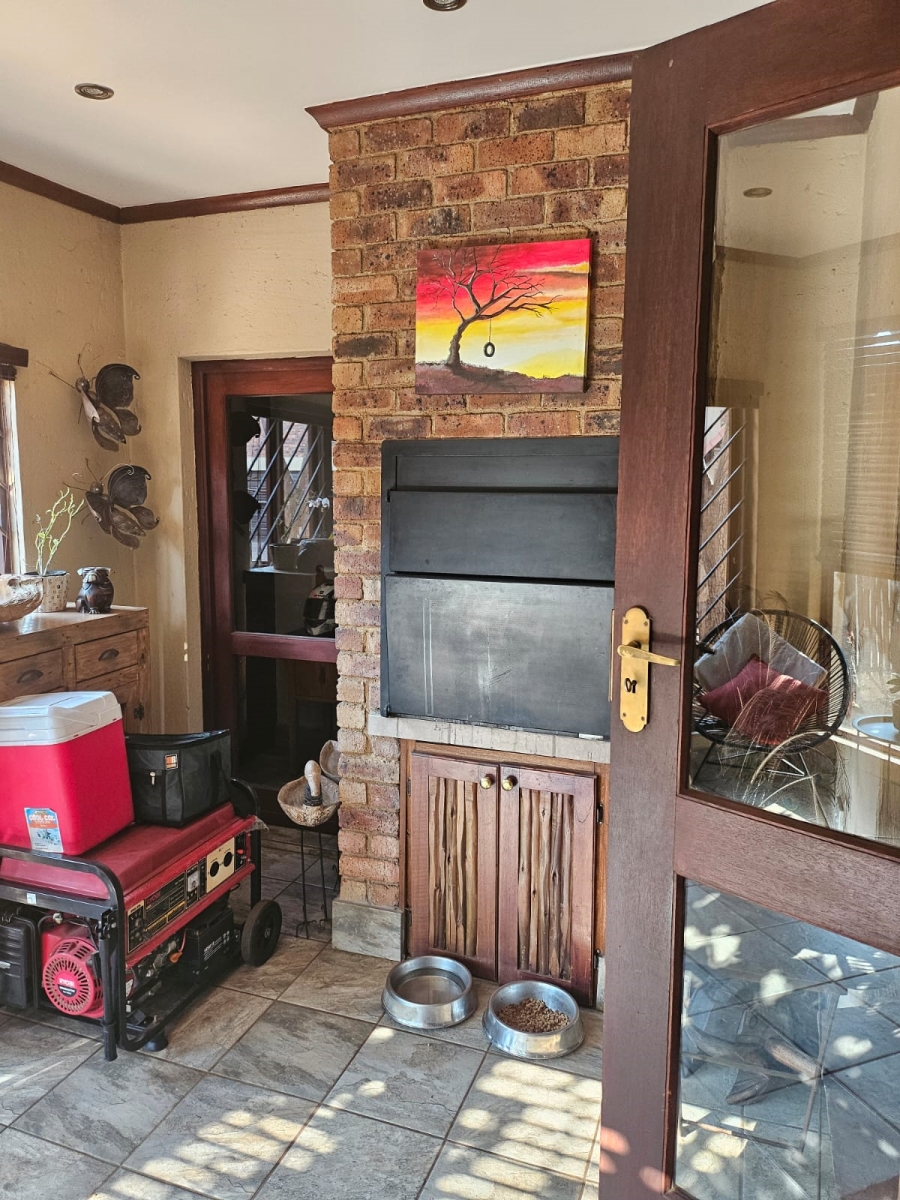 To Let 2 Bedroom Property for Rent in Glen Marais Gauteng