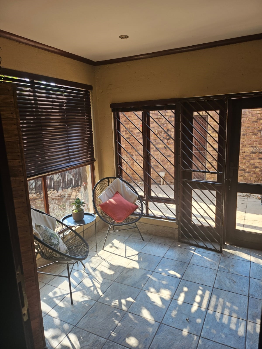 To Let 2 Bedroom Property for Rent in Glen Marais Gauteng