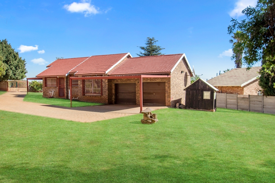 2 Bedroom Property for Sale in Noordheuwel Gauteng