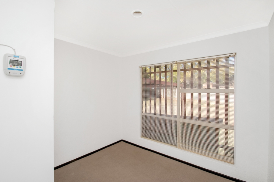 2 Bedroom Property for Sale in Noordheuwel Gauteng