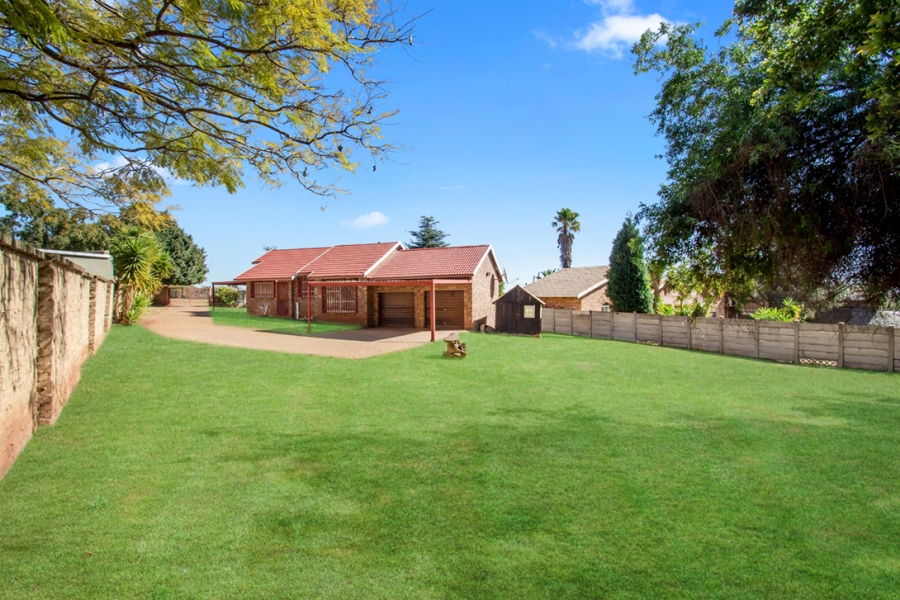 2 Bedroom Property for Sale in Noordheuwel Gauteng