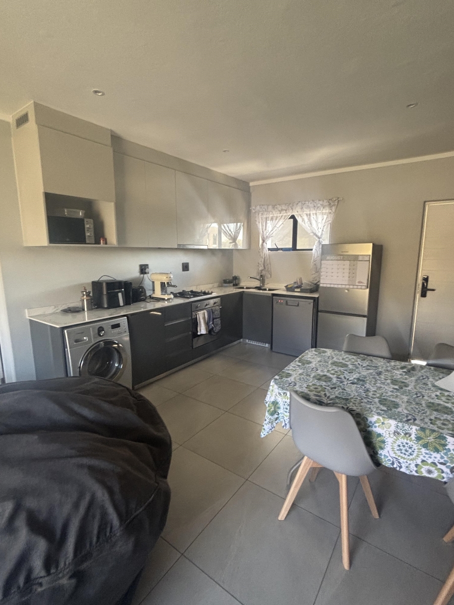 2 Bedroom Property for Sale in Nieuw Muckleneuk Gauteng