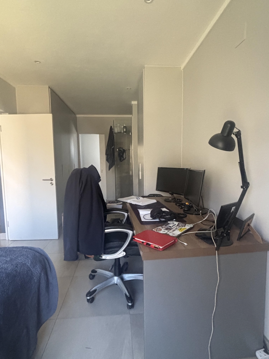2 Bedroom Property for Sale in Nieuw Muckleneuk Gauteng