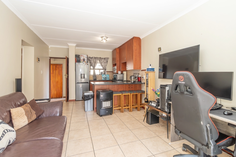 1 Bedroom Property for Sale in Magaliessig Gauteng