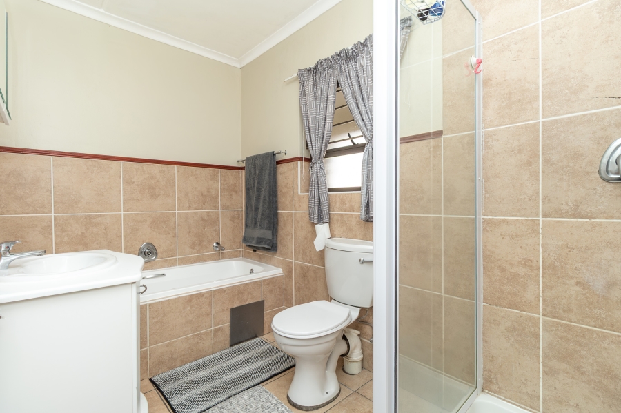 1 Bedroom Property for Sale in Magaliessig Gauteng