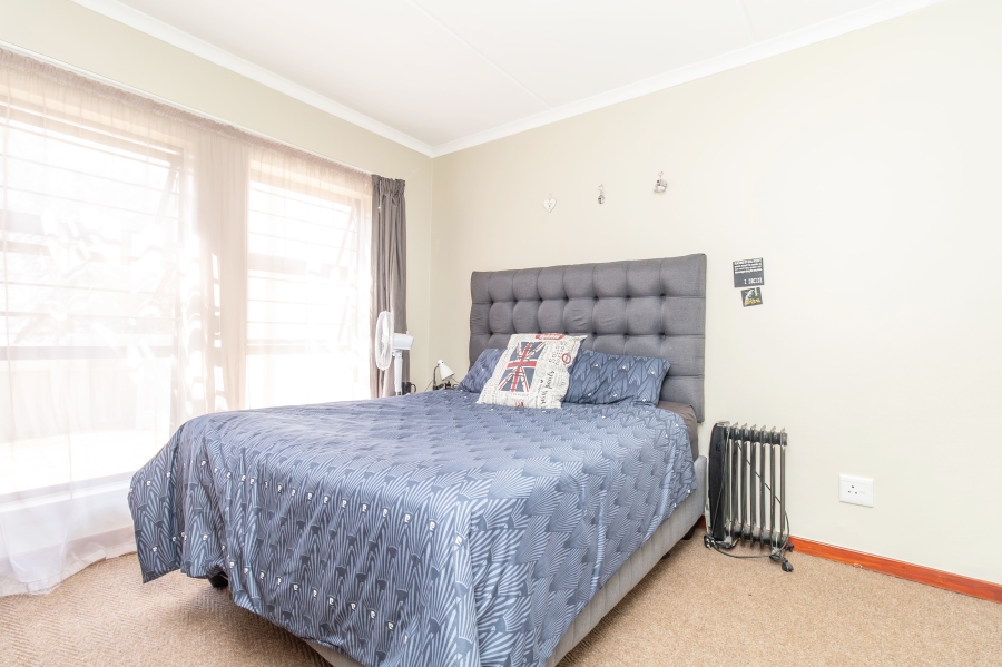 1 Bedroom Property for Sale in Magaliessig Gauteng