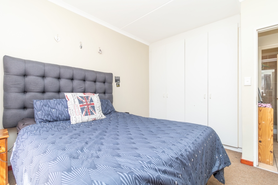 1 Bedroom Property for Sale in Magaliessig Gauteng