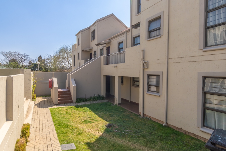 1 Bedroom Property for Sale in Magaliessig Gauteng