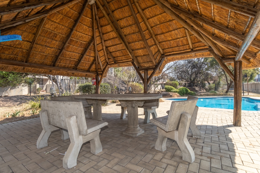 1 Bedroom Property for Sale in Magaliessig Gauteng