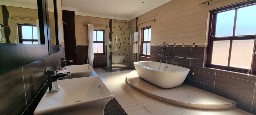 5 Bedroom Property for Sale in Sable Hills Gauteng