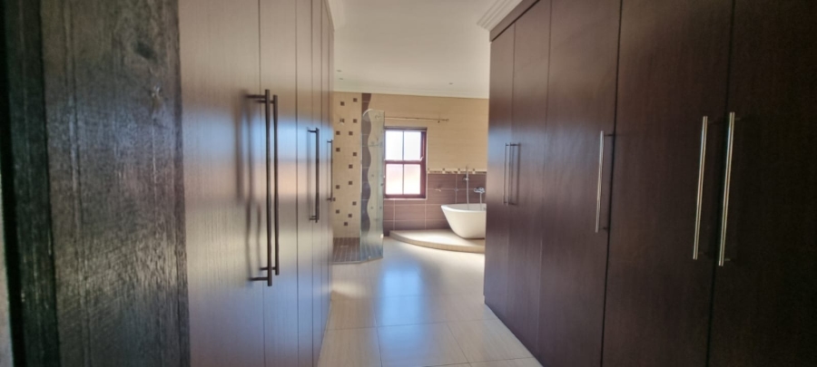 5 Bedroom Property for Sale in Sable Hills Gauteng