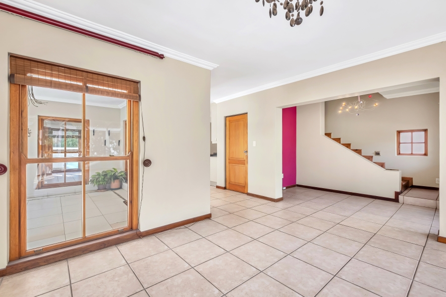 To Let 4 Bedroom Property for Rent in Bryanston Gauteng