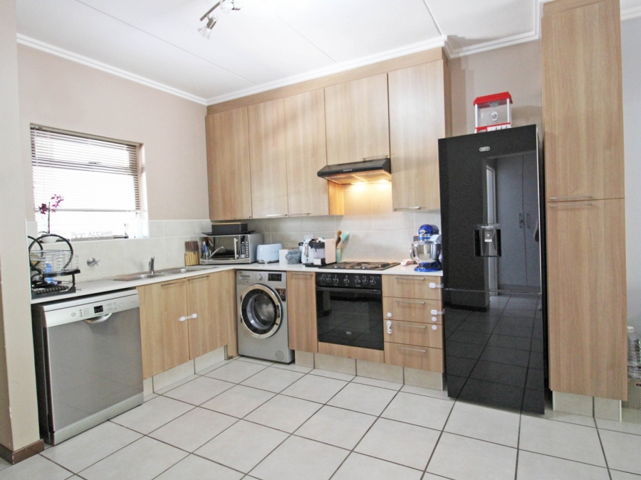 To Let 2 Bedroom Property for Rent in Bryanston Gauteng
