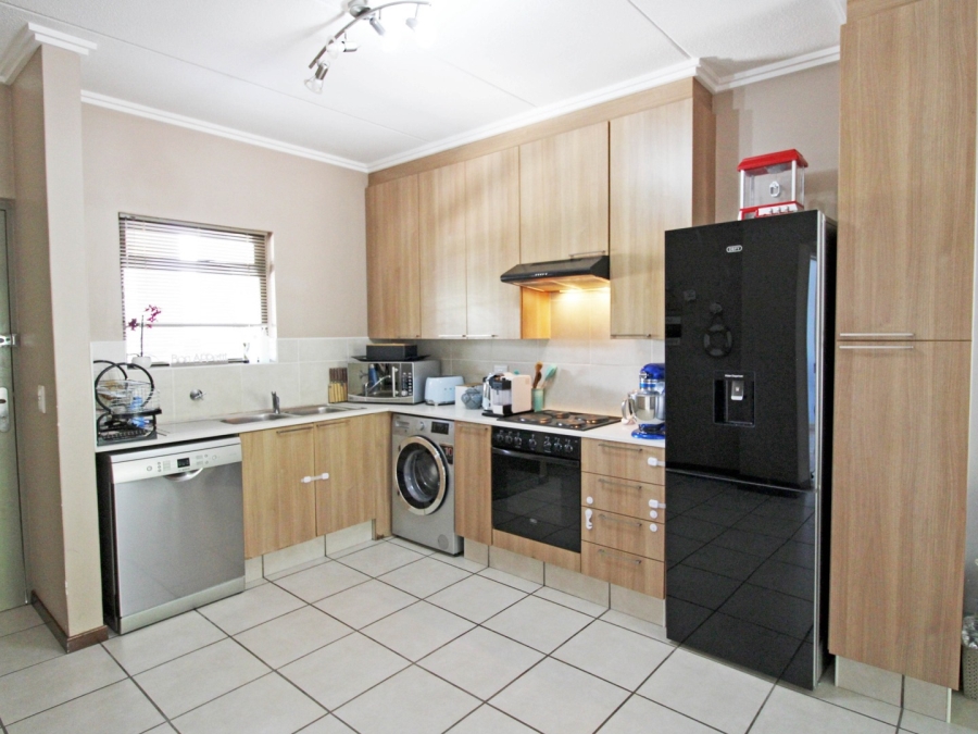 To Let 2 Bedroom Property for Rent in Bryanston Gauteng