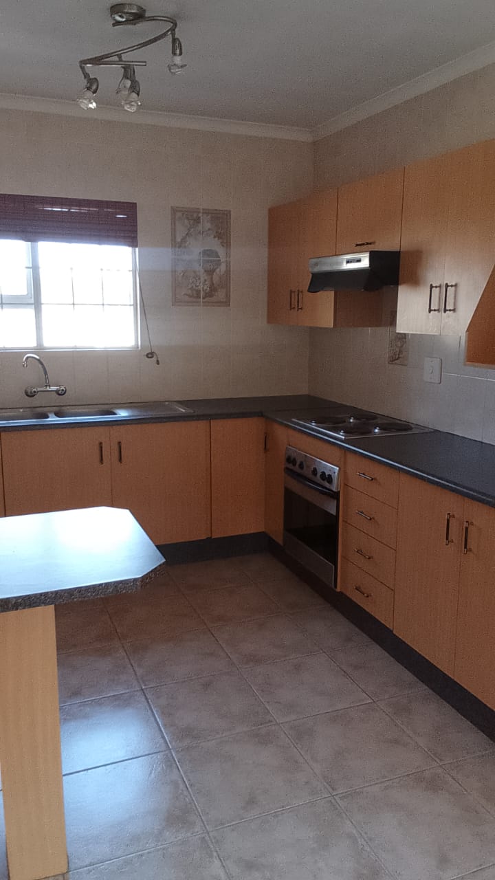 To Let 2 Bedroom Property for Rent in Mondeor Gauteng