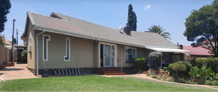 To Let 2 Bedroom Property for Rent in Mondeor Gauteng