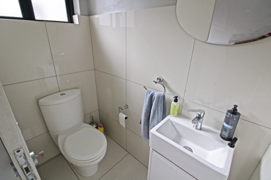 To Let 2 Bedroom Property for Rent in Bryanston Gauteng