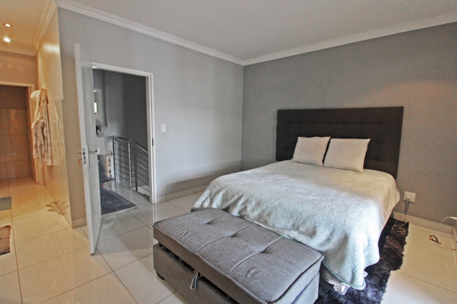 To Let 2 Bedroom Property for Rent in Bryanston Gauteng