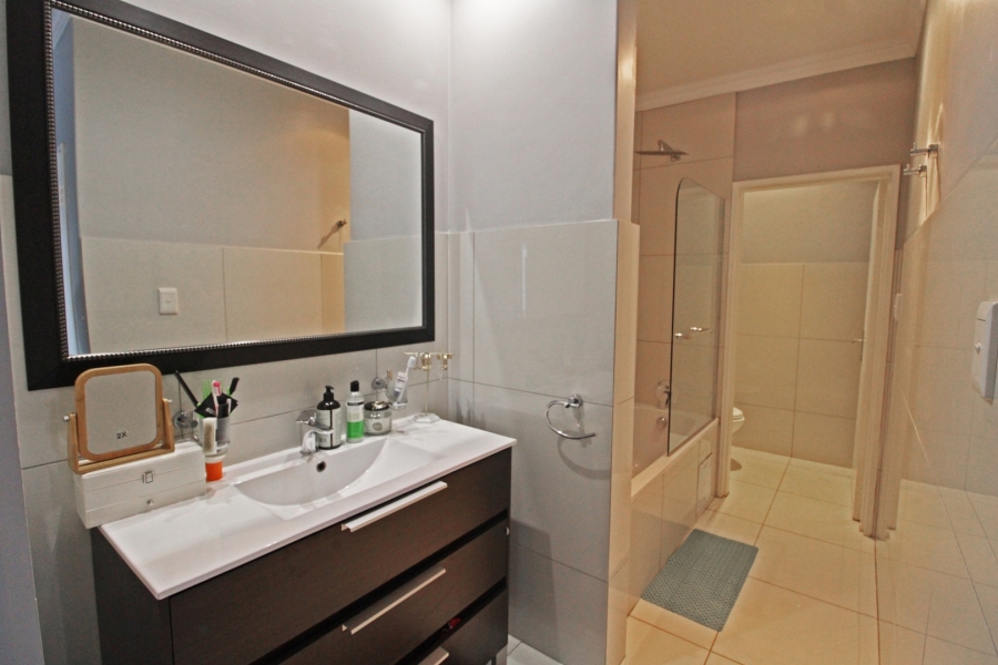 To Let 2 Bedroom Property for Rent in Bryanston Gauteng