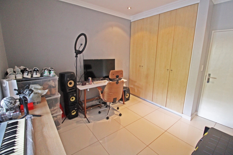 To Let 2 Bedroom Property for Rent in Bryanston Gauteng