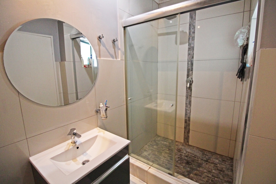 To Let 2 Bedroom Property for Rent in Bryanston Gauteng