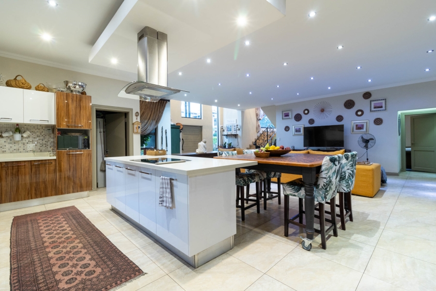 5 Bedroom Property for Sale in Aspen Hills Gauteng