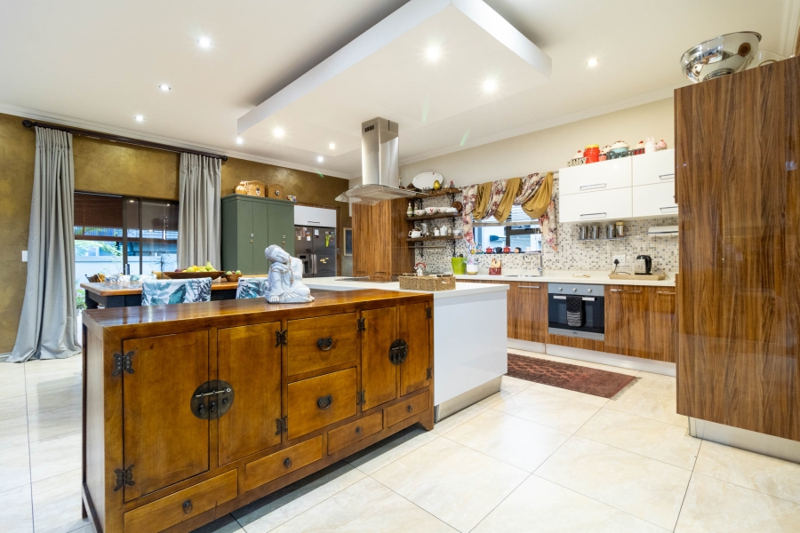 5 Bedroom Property for Sale in Aspen Hills Gauteng