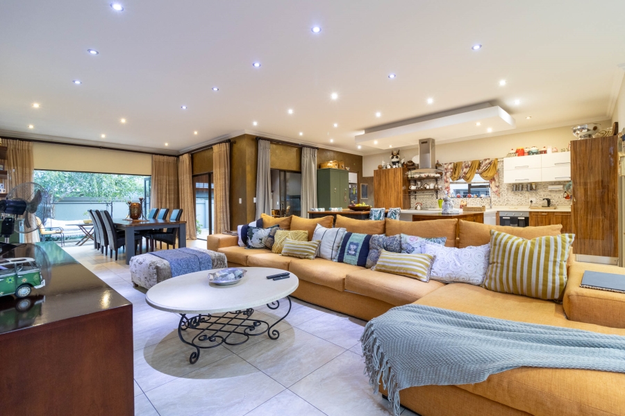 5 Bedroom Property for Sale in Aspen Hills Gauteng